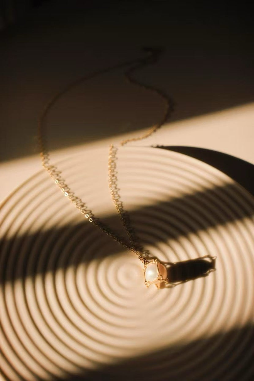 Eternal Pearl Mesh Pendant